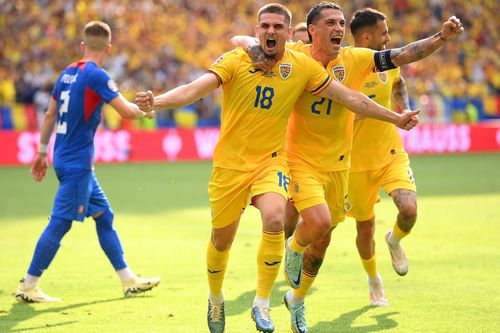 Slovakia và Romania dắt tay nhau vào vòng 1/8