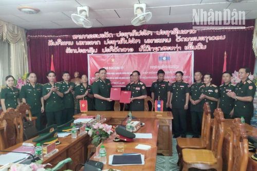 Bộ Chỉ huy Bộ đội Biên phòng Sơn La hội đàm với Bộ Chỉ huy Quân sự tỉnh Hủa Phăn