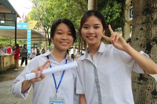 Thí sinh vỡ òa vì 'trúng tủ' Đất nước bài thi Ngữ văn