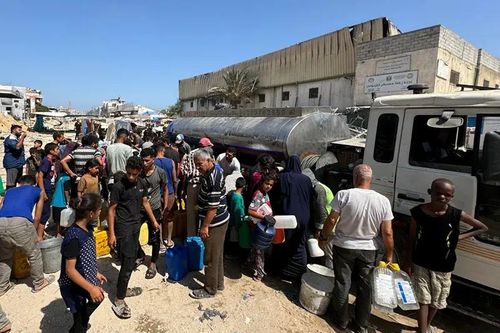 Hình ảnh trẻ em Palestine vật vã trong đói khát