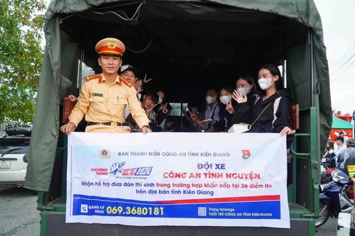 Những thí sinh vượt biển đi thi