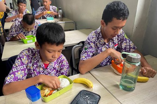 Indonesia dành hơn 4 tỷ USD cho bữa trưa miễn phí