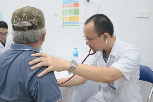 Khám, tư vấn sức khỏe cho hơn 300 người thuộc nhóm chính sách phường Nghĩa Tân