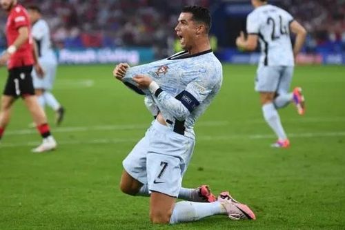 Thống kê kinh ngạc của Ronaldo sau 20 năm
