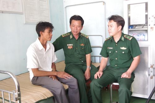 BĐBP Ninh Thuận cứu vớt thành công ngư dân gặp nạn trên biển