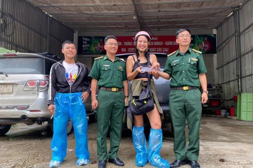 Trả lại của rơi cho du khách người nước ngoài