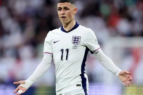 Phil Foden bất ngờ rời đội tuyển Anh trước thềm vòng 1/8 EURO