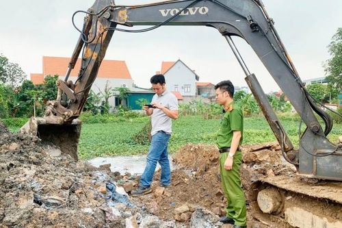 Chôn lấp hơn 400 tấn chất thải trái phép, 3 đối tượng bị khởi tố