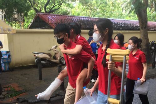 Phụ huynh dậy sớm nấu xôi cho sĩ tử Hà Nội ăn 'lấy may' để thi tốt nghiệp