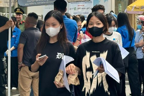 Thí sinh reo hò 'trúng tủ' môn Văn, tự tin trước thi môn Toán