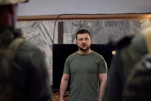 Tổng thống Zelensky giới thiệu Tư lệnh Lực lượng Tác chiến hỗn hợp mới với quân đội Ukraine ở tiền tuyến