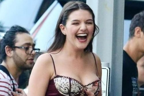 Lý do Suri Cruise bỏ họ cha