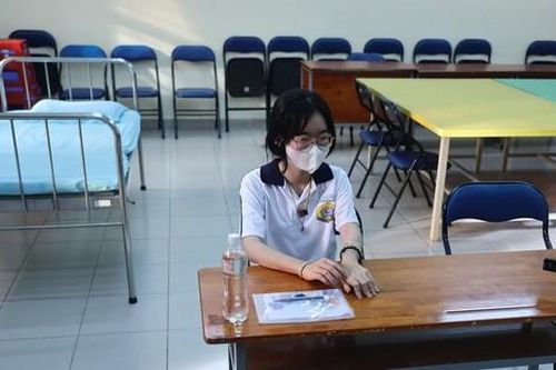 Clip: Nữ sinh viêm tủy được bố trí giường ở kỳ thi tốt nghiệp