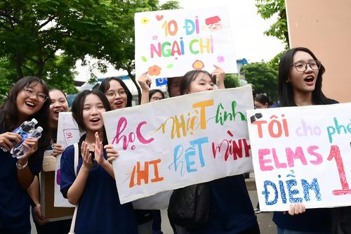 Tấm biển '10 đi ngại chi, cho phép điểm 10' gây 'sốt' điểm thi tốt nghiệp THPT
