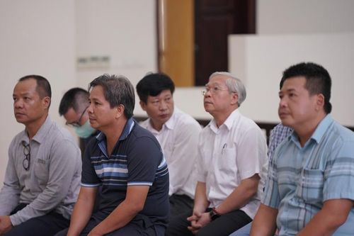 Cựu Tổng giám đốc VEC xin được hưởng án treo và giảm án cho cấp dưới