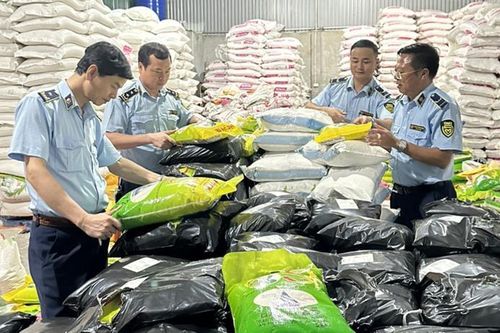 Phát hiện cơ sở sản xuất giả mạo gạo ST25 bán trên Shopee