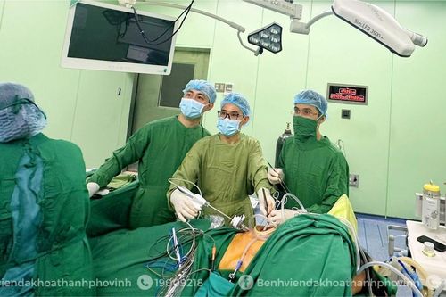 Bệnh viện ĐKTP Vinh phẫu thuật nội soi cắt thùy phổi thành công, giúp người phụ nữ 'thoát' bệnh hiểm nghèo