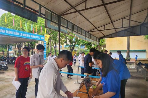 Thí sinh thi môn đầu tiên của kỳ thi tốt nghiệp THPT năm 2024