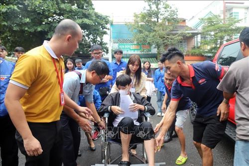 Hai thí sinh bị tai nạn giao thông vẫn hoàn thành bài thi môn Toán