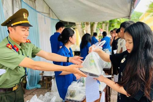 Những hình ảnh đẹp tại 'Tiếp sức mùa thi 2024' ở xứ Nghệ