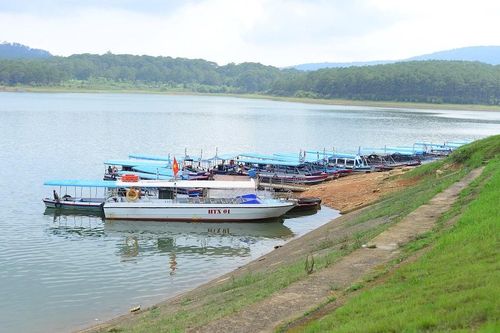 Lâm Đồng: Thuyền chở khách thưởng ngoạn hồ Tuyền Lâm nằm bờ, xã viên lo lắng