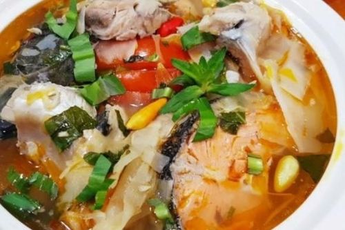Cách nấu lẩu cá hồi chua cay ngon ngọt, tẩm bổ cho cả nhà
