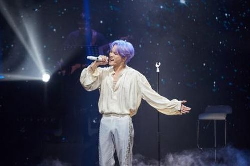 Nam ca sĩ phải hủy bỏ hàng chục ngàn album