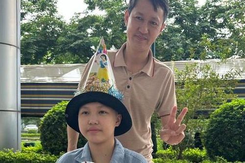 Xót xa hoàn cảnh cô bé lớp 9 mắc ung thư xương: 'Con muốn về đi học'