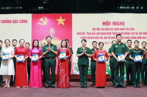 Chồng nữ chiến sĩ đặc công nghẹn ngào kể chuyện vợ thường xuyên vắng nhà
