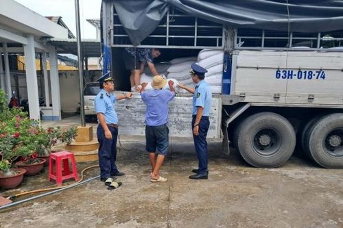 Long An: Tạm giữ 16 tấn đường cát không có hóa đơn chứng từ
