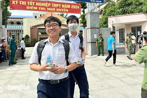 Gợi ý đáp án môn thi Ngữ văn sáng 27-6