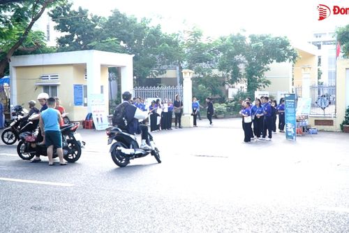 Giao thông thông suốt trong ngày đầu tiên thi tốt nghiệp THPT