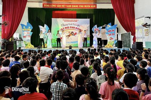 Chương trình văn nghệ Giấc mơ Phù Đổng phục vụ thiếu nhi