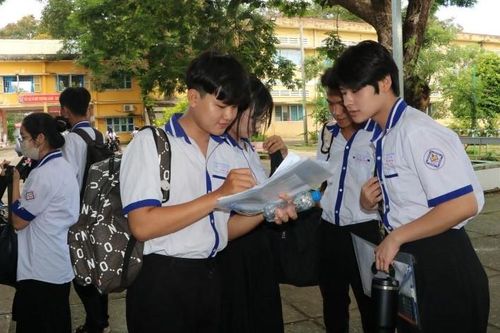 Phấn khởi với bài làm môn Ngữ văn