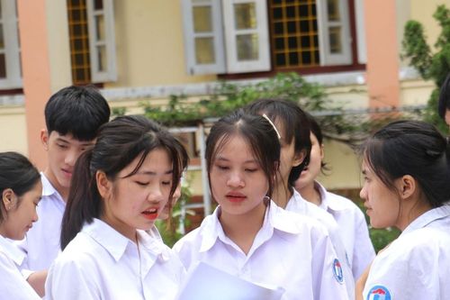 Nhiều thí sinh than 'khó' với đề thi Toán