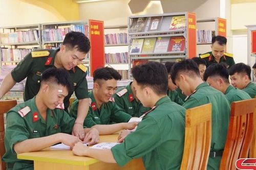Phát huy hiệu quả tủ sách pháp luật quân đội