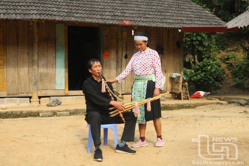 Độc đáo nghệ thuật khèn của người Mông