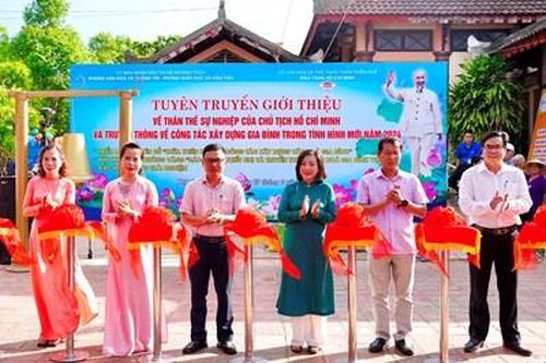 Bác Hồ với thiếu nhi và truyền thống văn hóa gia đình Việt Nam