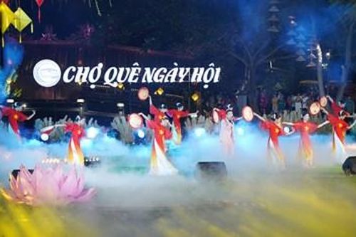 Sắc màu 'Chợ quê ngày hội'
