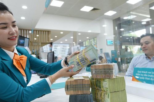 Dự báo lợi nhuận quý 2/2024: Ngân hàng giảm tốc, bất động sản phân hóa