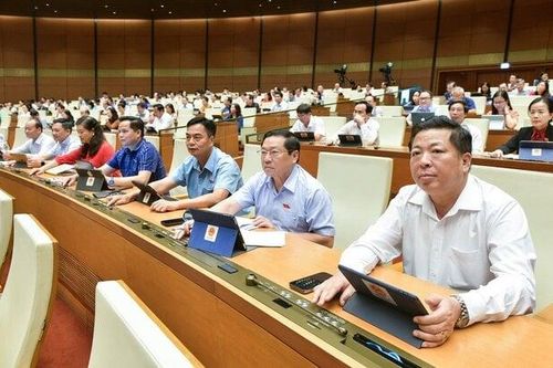 Quốc hội thông qua Luật Trật tự, an toàn giao thông đường bộ, cấm tuyệt đối nồng độ cồn khi lái xe