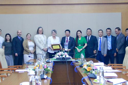 Viện trưởng Viện Nghiên cứu lập pháp Nguyễn Văn Hiển tiếp Đoàn Văn phòng Lãnh đạo quốc tế của Quốc hội Hoa Kỳ