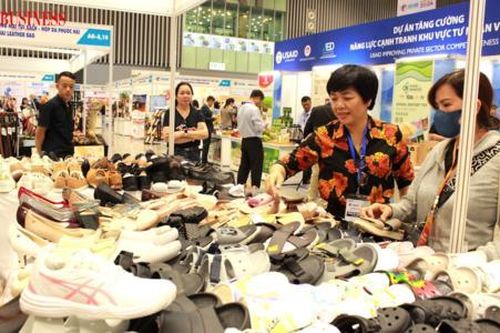 Bịt kín 'kẽ hở' hàng nhập giá rẻ để mở đường sống cho hàng Việt