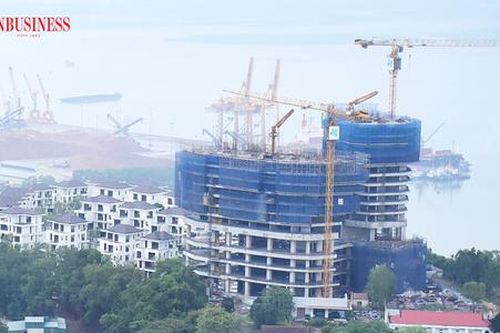 Khó dòng tiền, các đại gia ngành xây dựng vẫn loay hoay thoát 'vũng lầy'