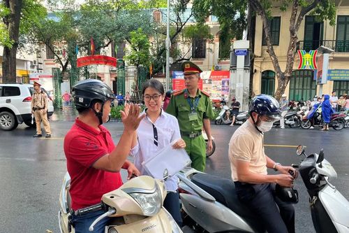 Hơn 108.000 thí sinh Hà Nội bắt đầu ngày thi đầu tiên