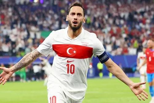 Thổ Nhĩ Kỳ 2-1 CH Séc: Định đoạt ở phút bù giờ