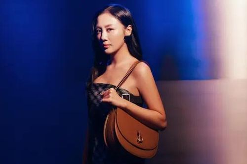 Văn Mai Hương khoe nhan sắc tại sự kiện của Burberry