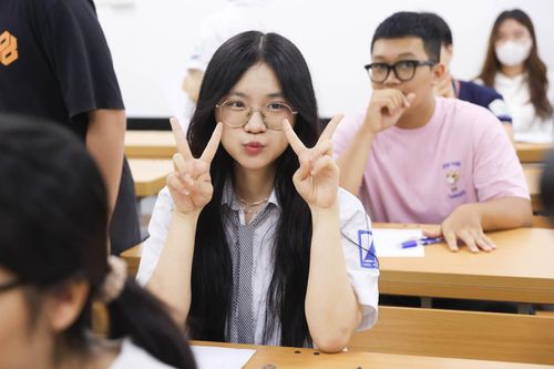 Sĩ tử dậy từ 4h sáng, ăn xôi đỗ, đoán đề Văn thi tốt nghiệp THPT 2024