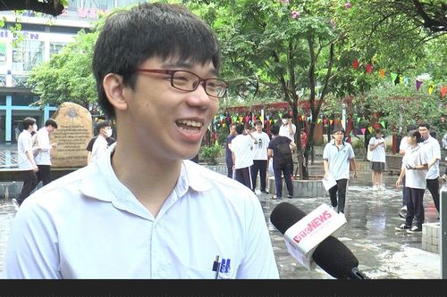 Thí sinh 'trúng tủ' môn Văn, khoe viết bài 'gần gãy cả tay'