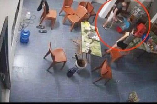 Khẩn trương điều tra, xử lý vụ bé 11 tuổi nghi bị mẹ và người tình bạo hành